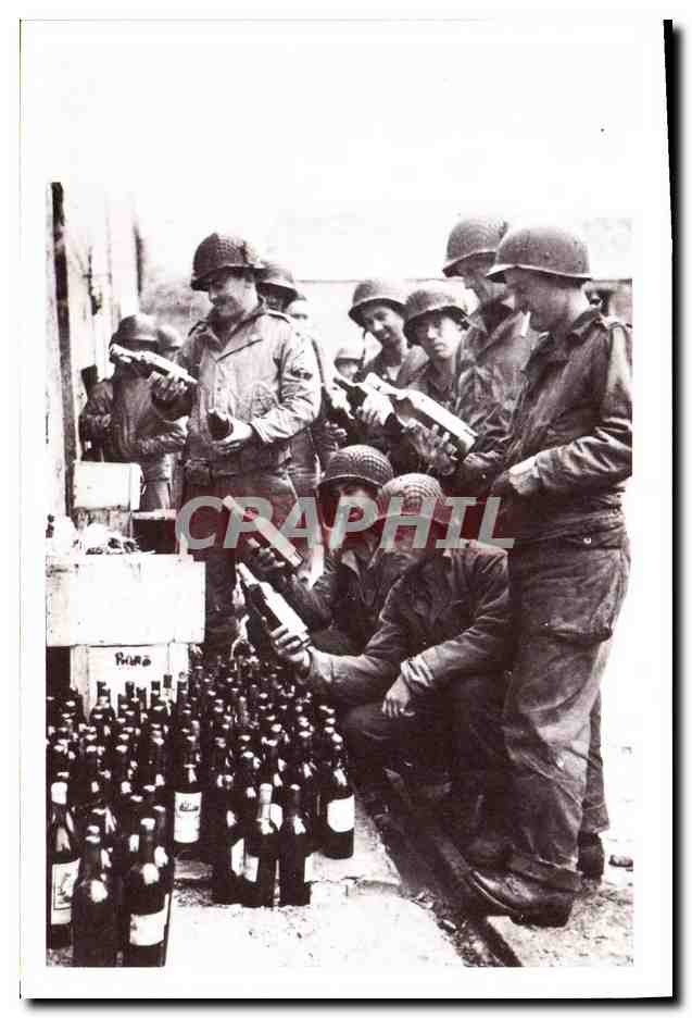 Soldats américains achetant du vin à Cherbourg — 27 juin 1944 — Édition Le Brun - Caen