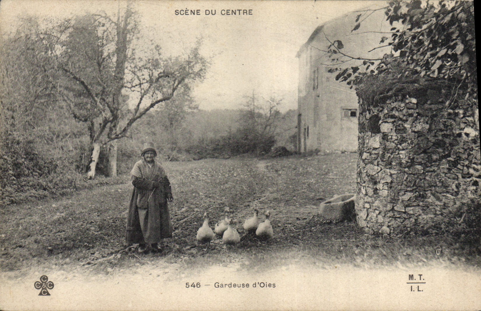 CPA Folklore Scene du Centre Gardeuse d'oies