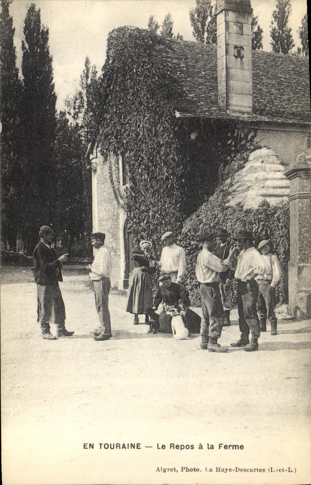 CPA Folklore En Touraine Le repos a la ferme