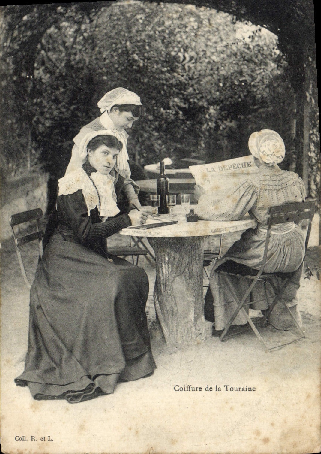 CPA Folklore Coiffure de la Touraine 