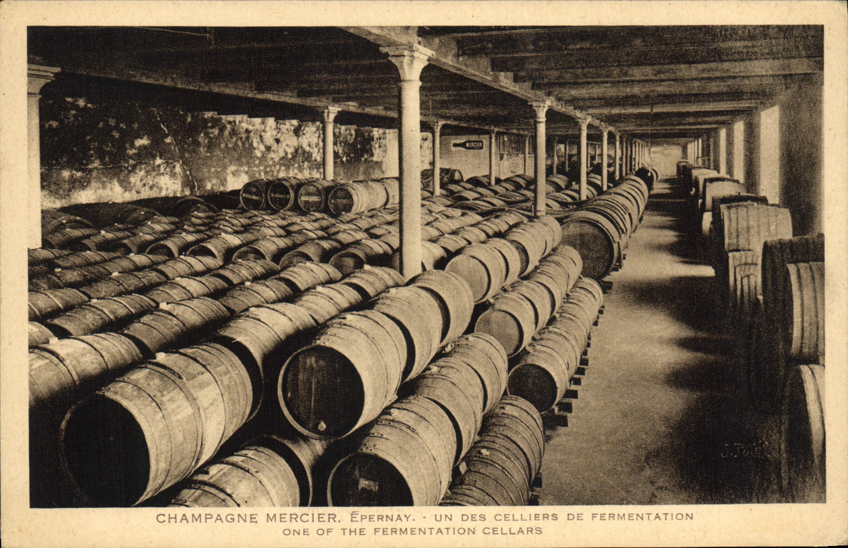 CPA Folklore Vin Vendange Champagne Mercier Epernay Un des celliers de fermentation 