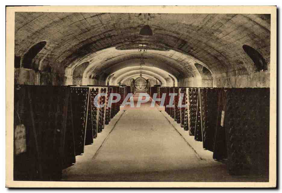 CPA Folklore Vin Vendange Champagne Louis Roederer Vins sur pointe pendant le remuage 