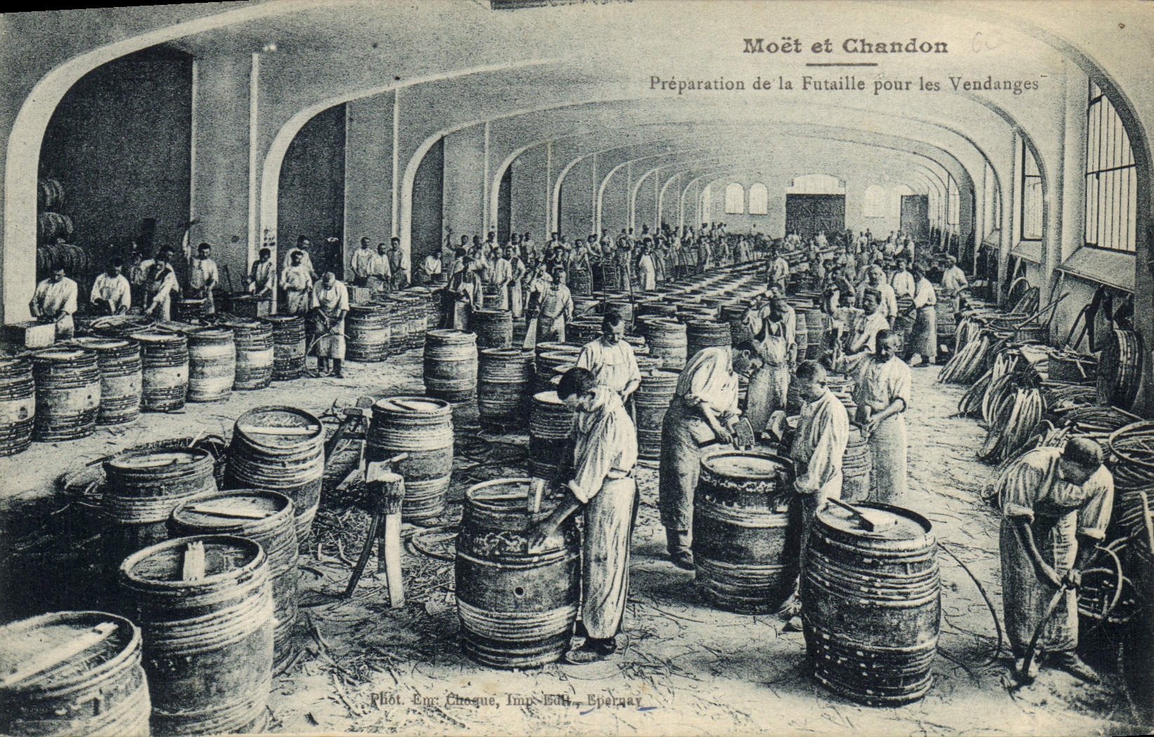 Moët et Chandon — Préparation de la Futaillle pour les Vendanges — Éditeur : E. Choque, Impr. Epernay