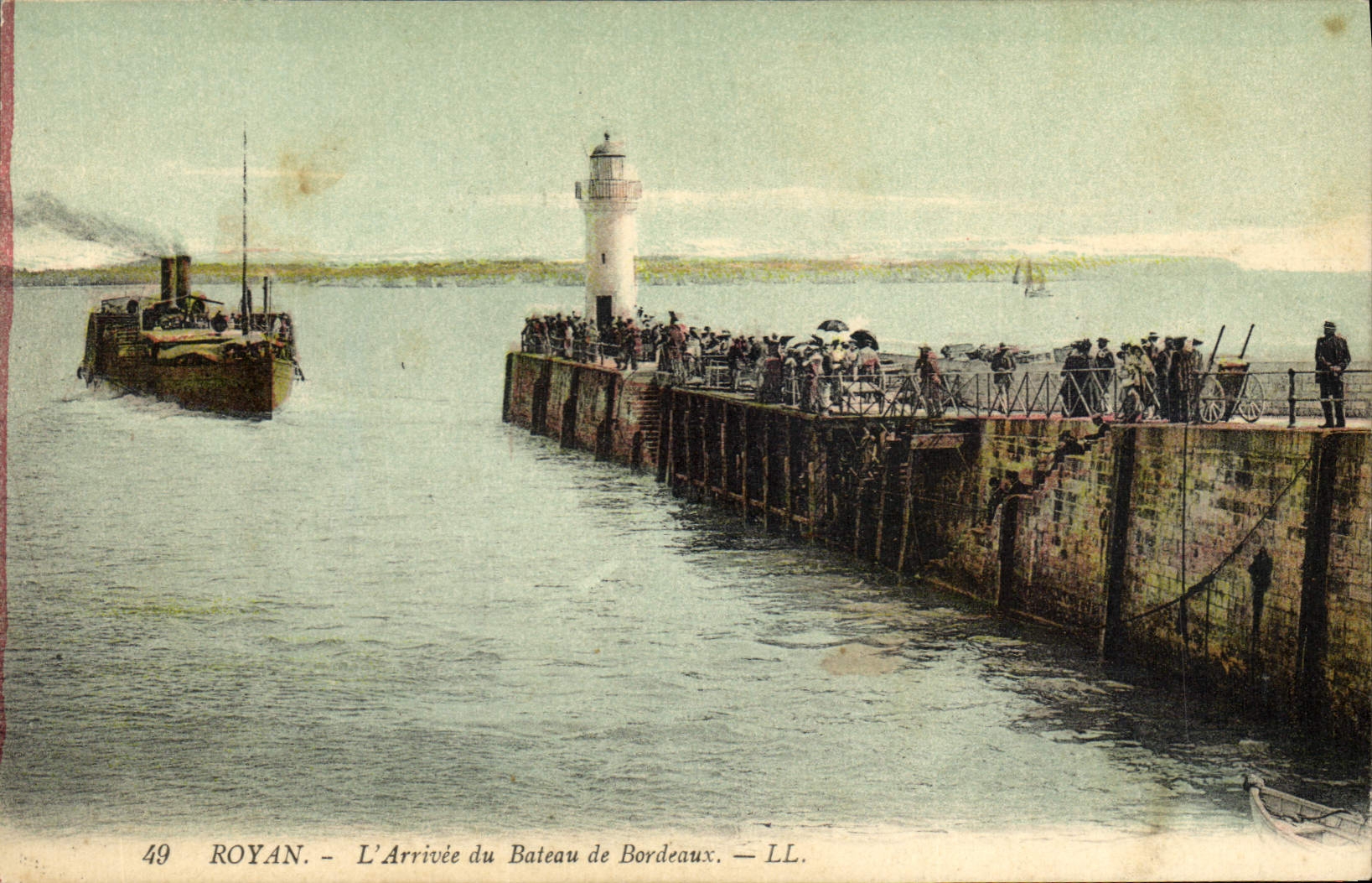 CPA Phare Royan L'arrivee du bateau de Bordeaux 