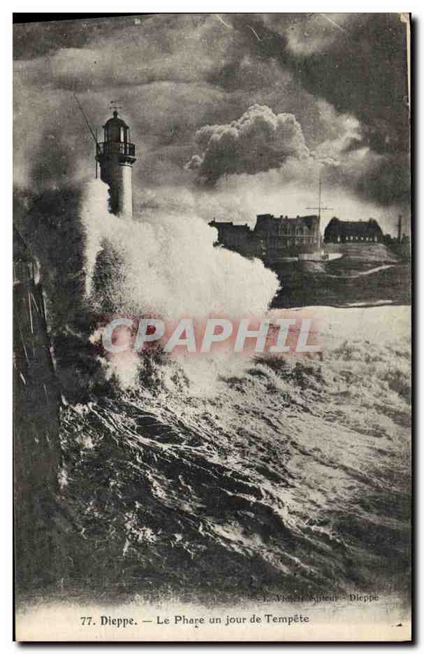 CPA Phare Dieppe Le phare un jour de tempete