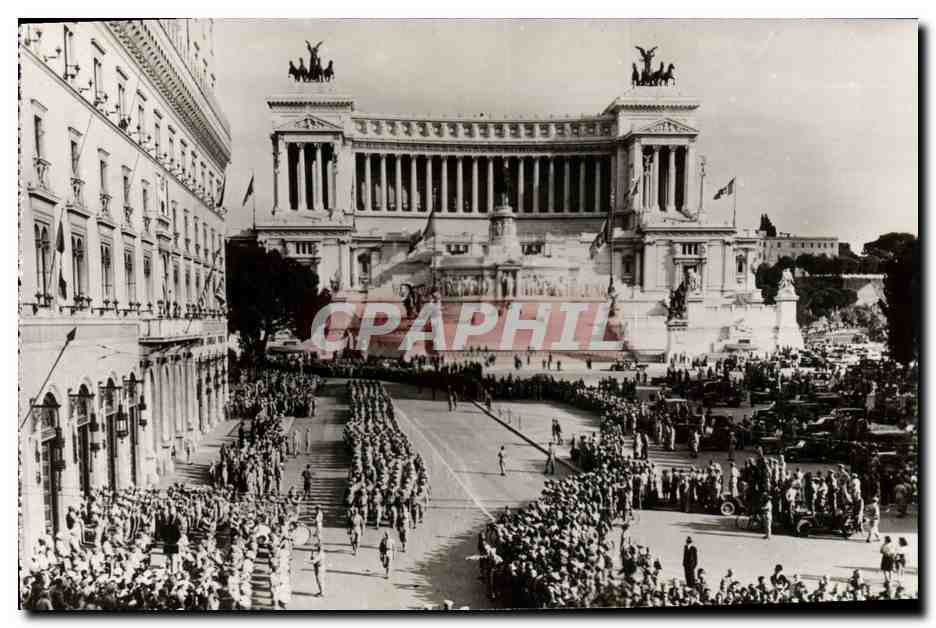 Rome — Défilé des troupes françaises devant le Forum Mussolini — 15 juin 1944