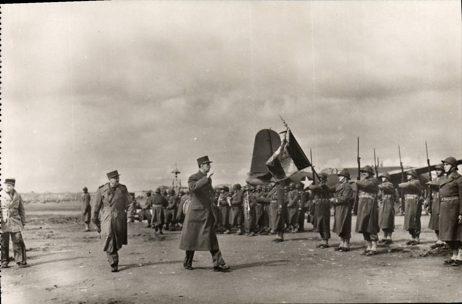 Voyage d'inspection du Général de Gaulle sur le front d'Italie — De Tunis à Sienne