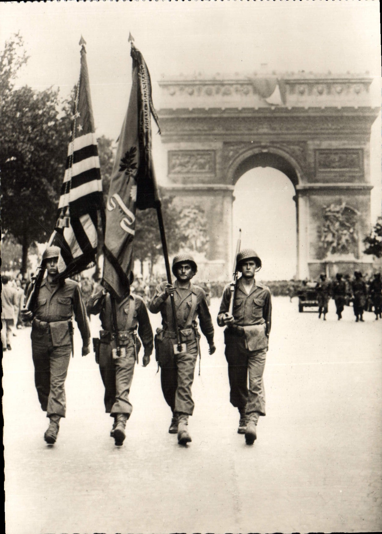 Défilé des drapeaux américains aux Champs-Élysées — Édition O. P. — Diffusion Photo Presse Libération