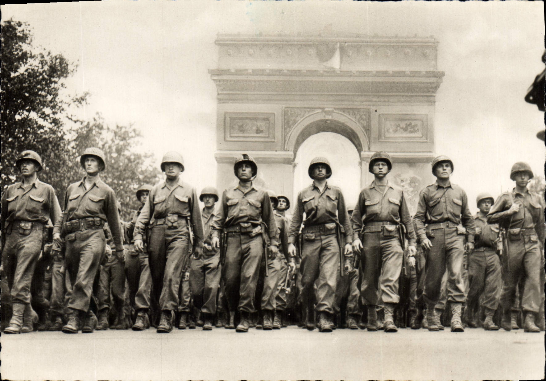 Libération de Paris — L'Infanterie américaine à l'Étoile — Photo-Pressa Libération