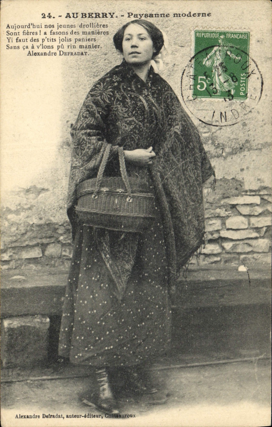 CPA Folklore Au Berry Paysanne moderne