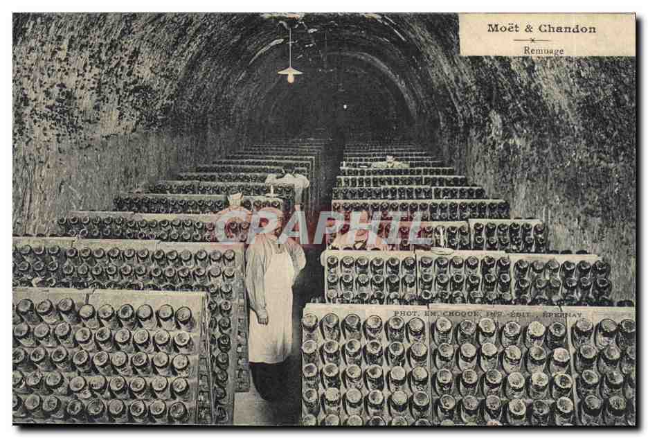 CPA Folklore Vin Vendange Champagne Moet & Chandon Remuage