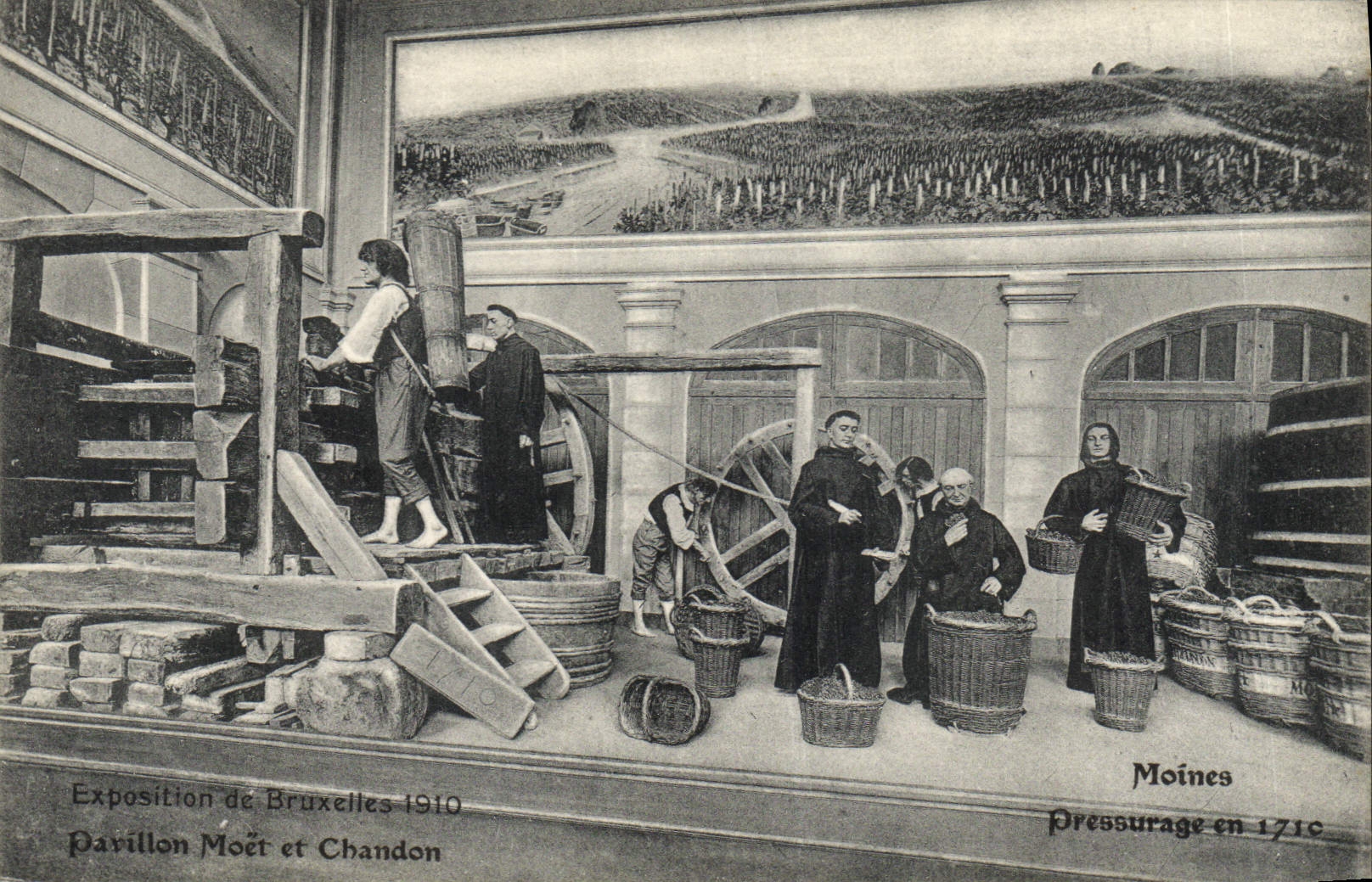 CPA Folklore Vin Vendange Champagne Exposition de Bruxelles 1910 Pavillon Moet & Chandon Moines Pressurage en 1710