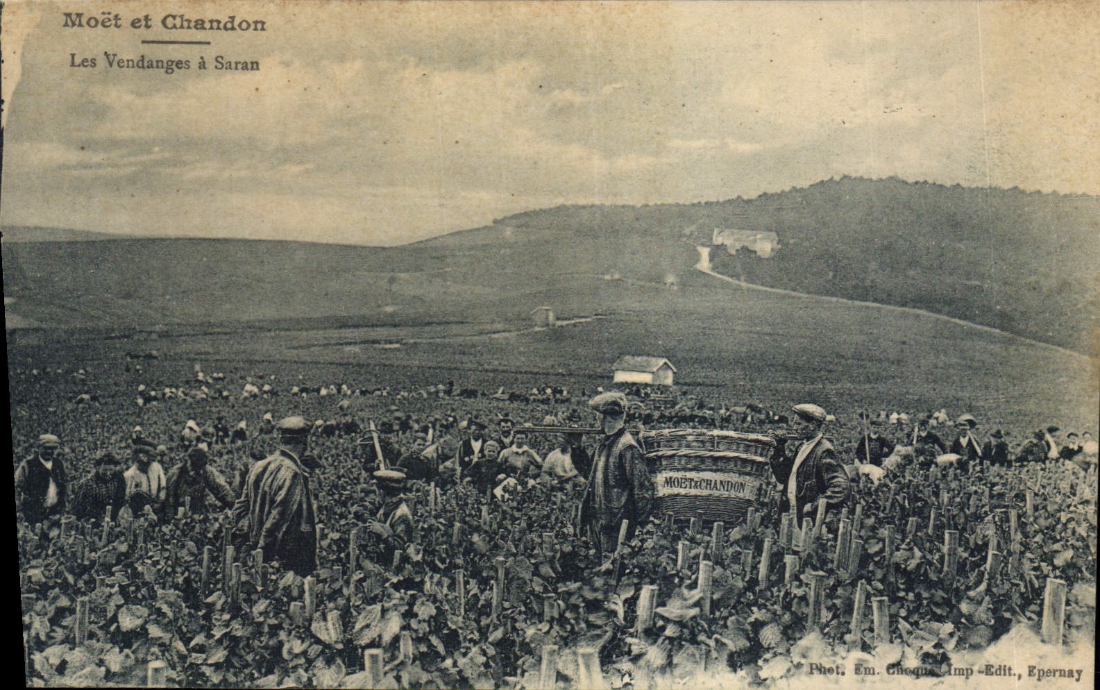 CPA Folklore Vin Vendange Champagne Moet & Chandon Les vendanges a Saran