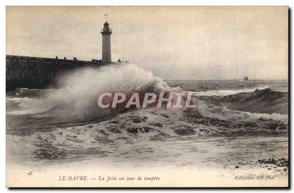 CPA Phare Le Havre La jetee un jour de tempete