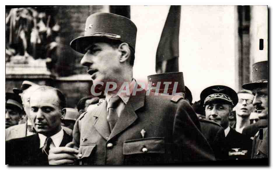CPM Militaria General de Gaulle a l'Arc de Triomphe 16 Aout