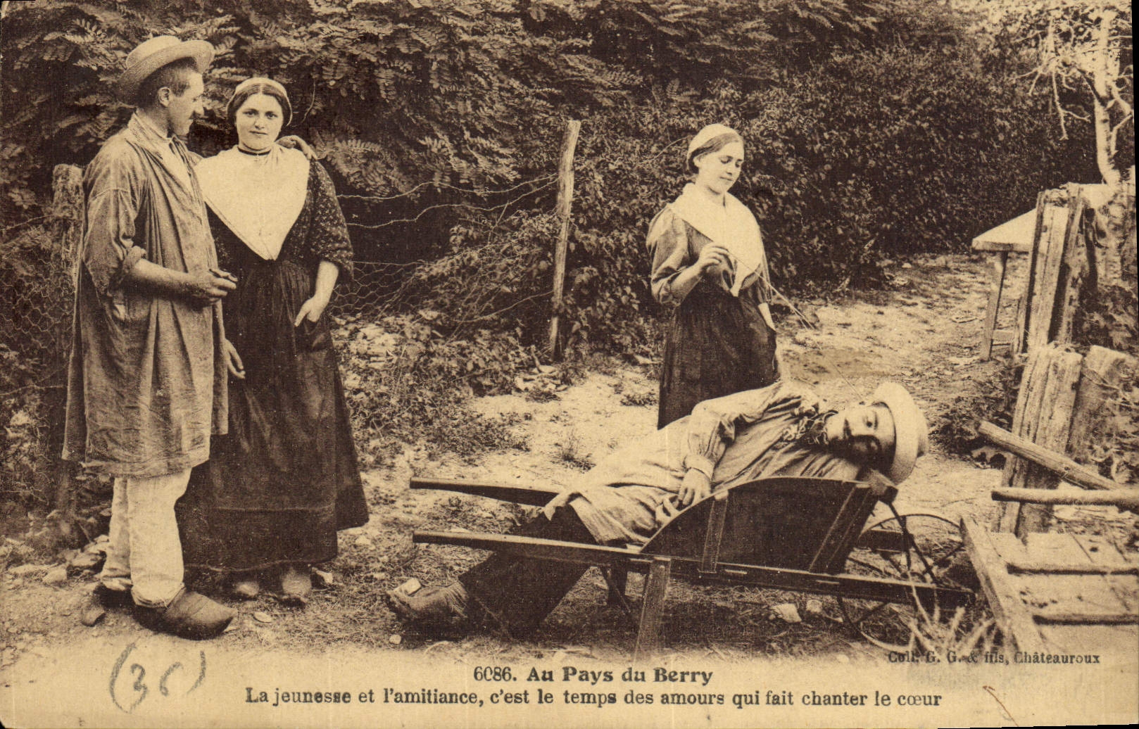 CPA Folklore Au pays du Berry La jeunesse et l'amitiance c'est le temps des amours