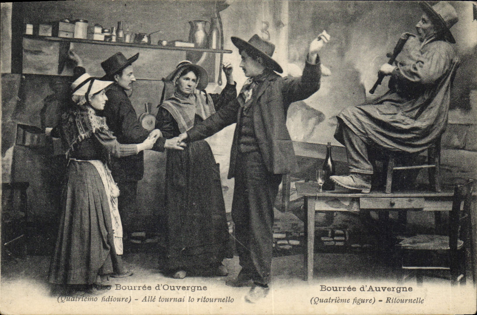 CPA Folklore La bourree d'Auvergne 