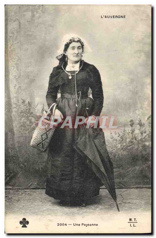 CPA Folklore Auvergne Une paysanne