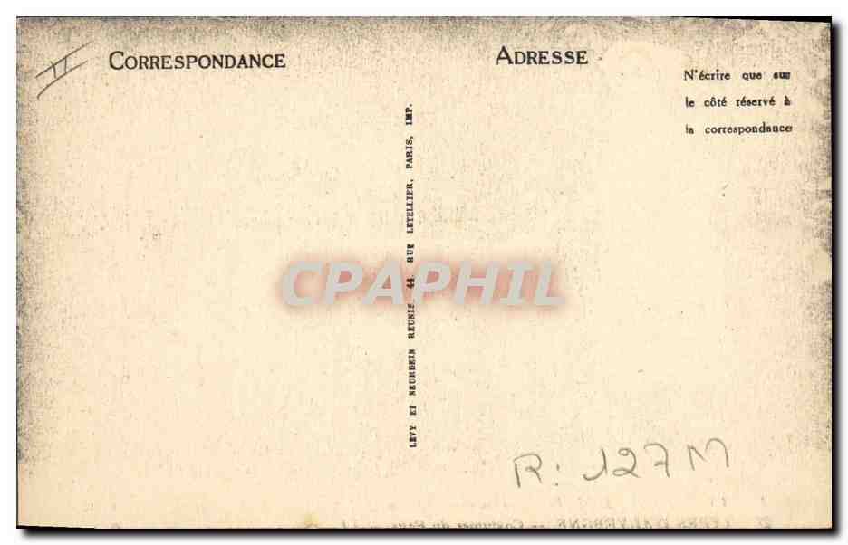 CPA Folklore Auvergne Costumes du pays Enfants — Verso