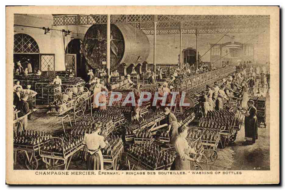 CPA Folklore Vin Vendange Champagne Mercier Epernay Rincage des bouteilles
