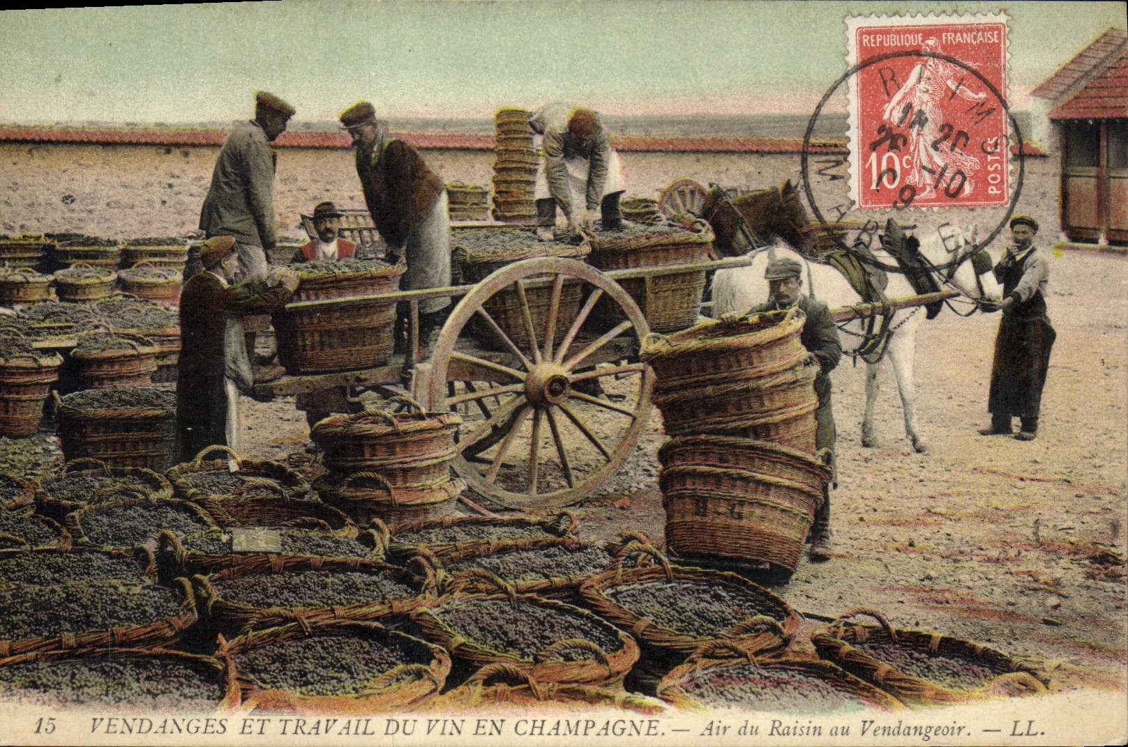 CPA Folklore Vin Vendange Champagne Travail du Vin Air du raisin au vendangeoir TOP 