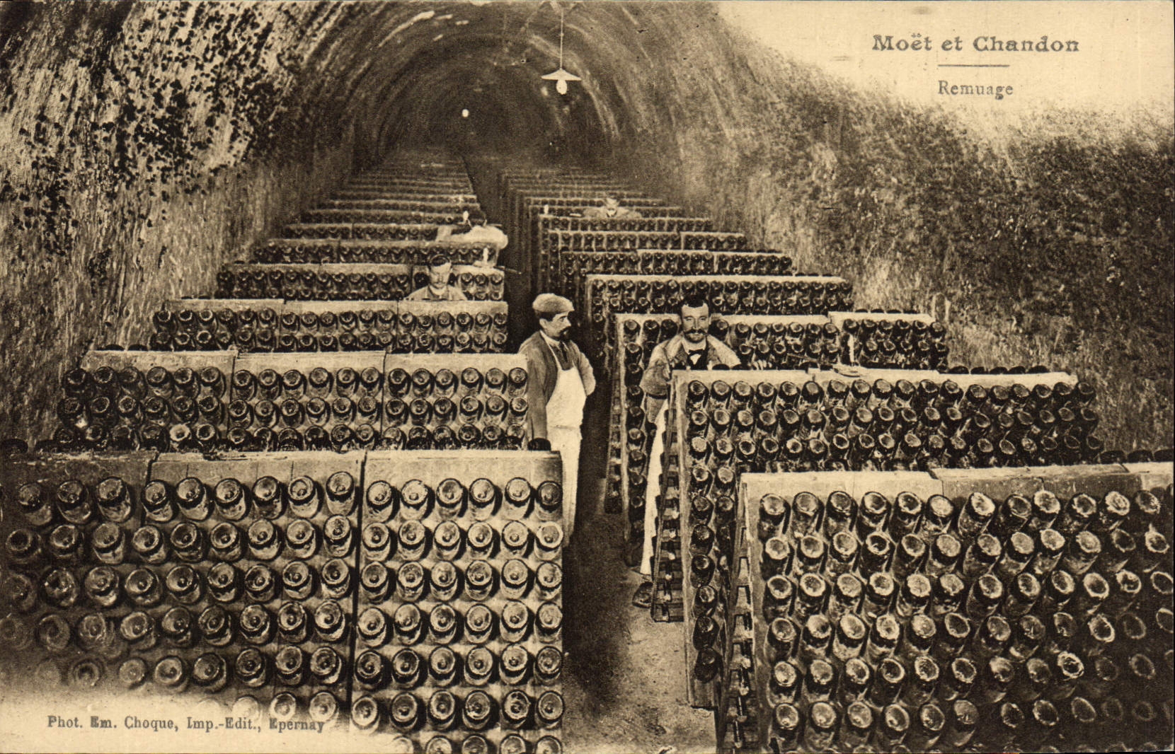 CPA Folklore Vin Vendange Champagne Moet & Chandon Remuage