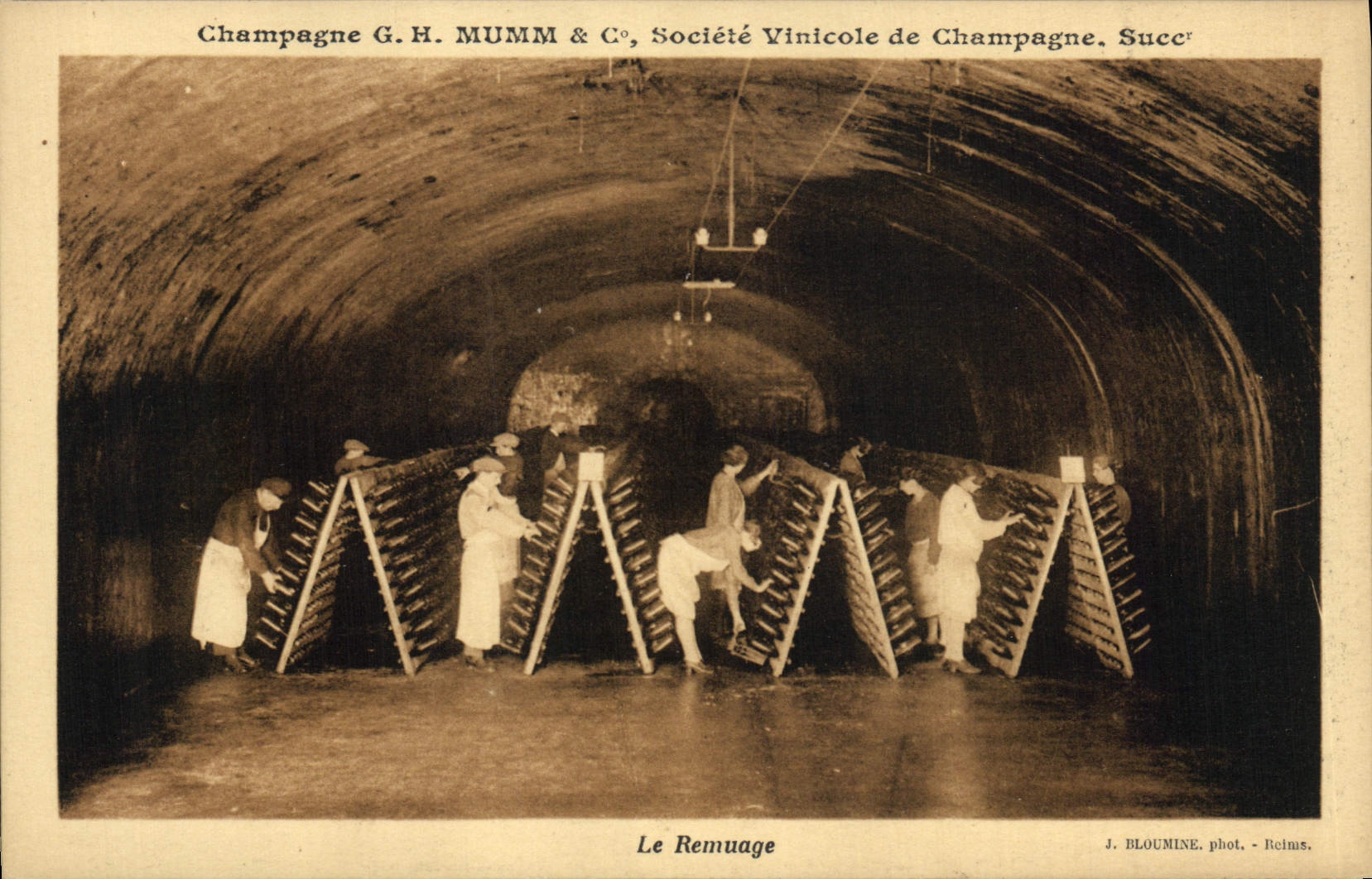 Le Remuage — Champagne G.H. MUMM & C°, Société Vinicole de Champagne, Succ. — J. BLOUMINE, phot. - Reims