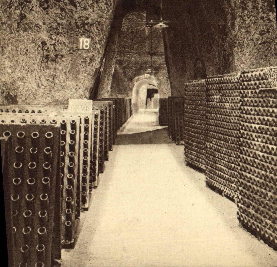 CPA Folklore Vin Vendange Champagne Pommery & Greno Reims Enfilade de crayeres d'origine gallo romaine