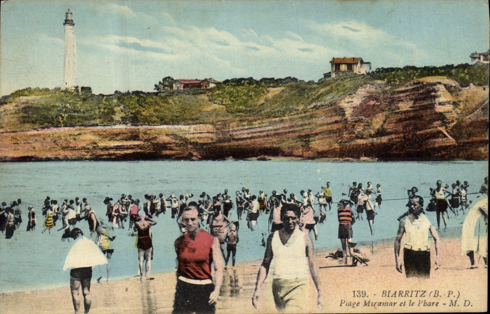 CPA Phare Biarritz Plage Miramar et le phare