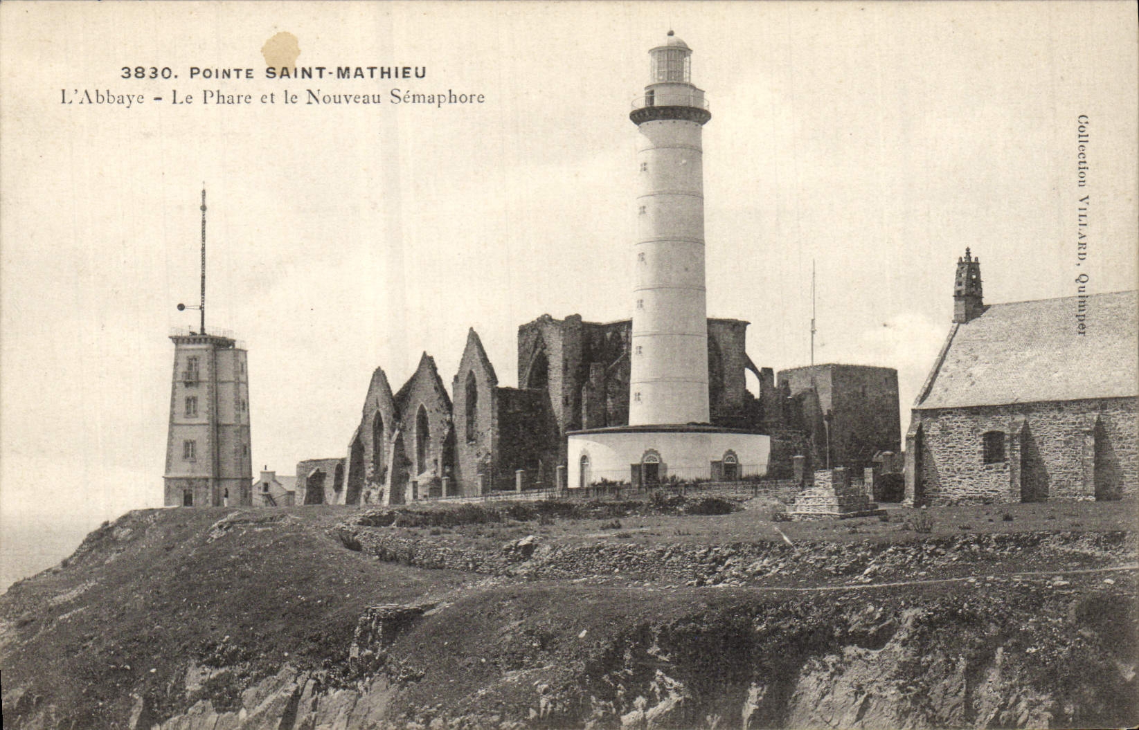 CPA Phare Saint Mathieu L'abbaye Le phare et le nouveau semaphore