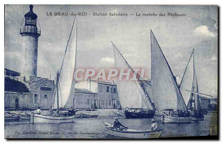 CPA Phare Le Grau du Roi La rentree des pecheurs Bateaux 