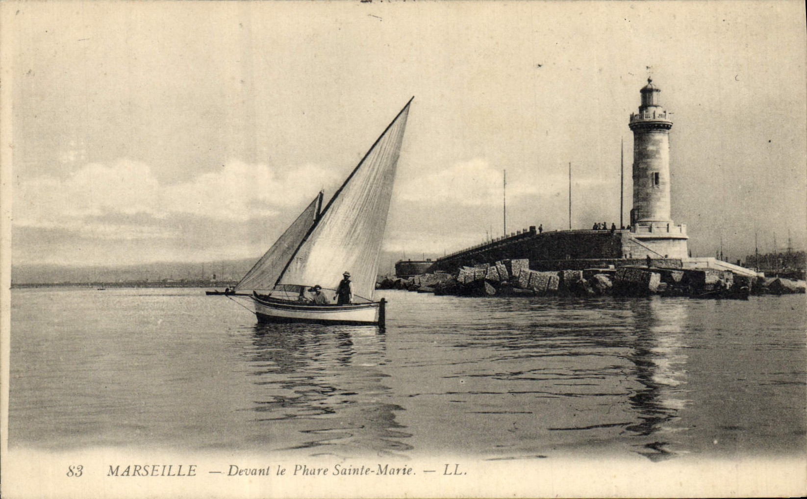 CPA Phare Sainte Marie Marseille Bateau