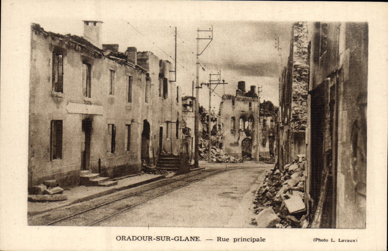 Oradour-sur-Glane — Rue principale — Photo L. Lavaux