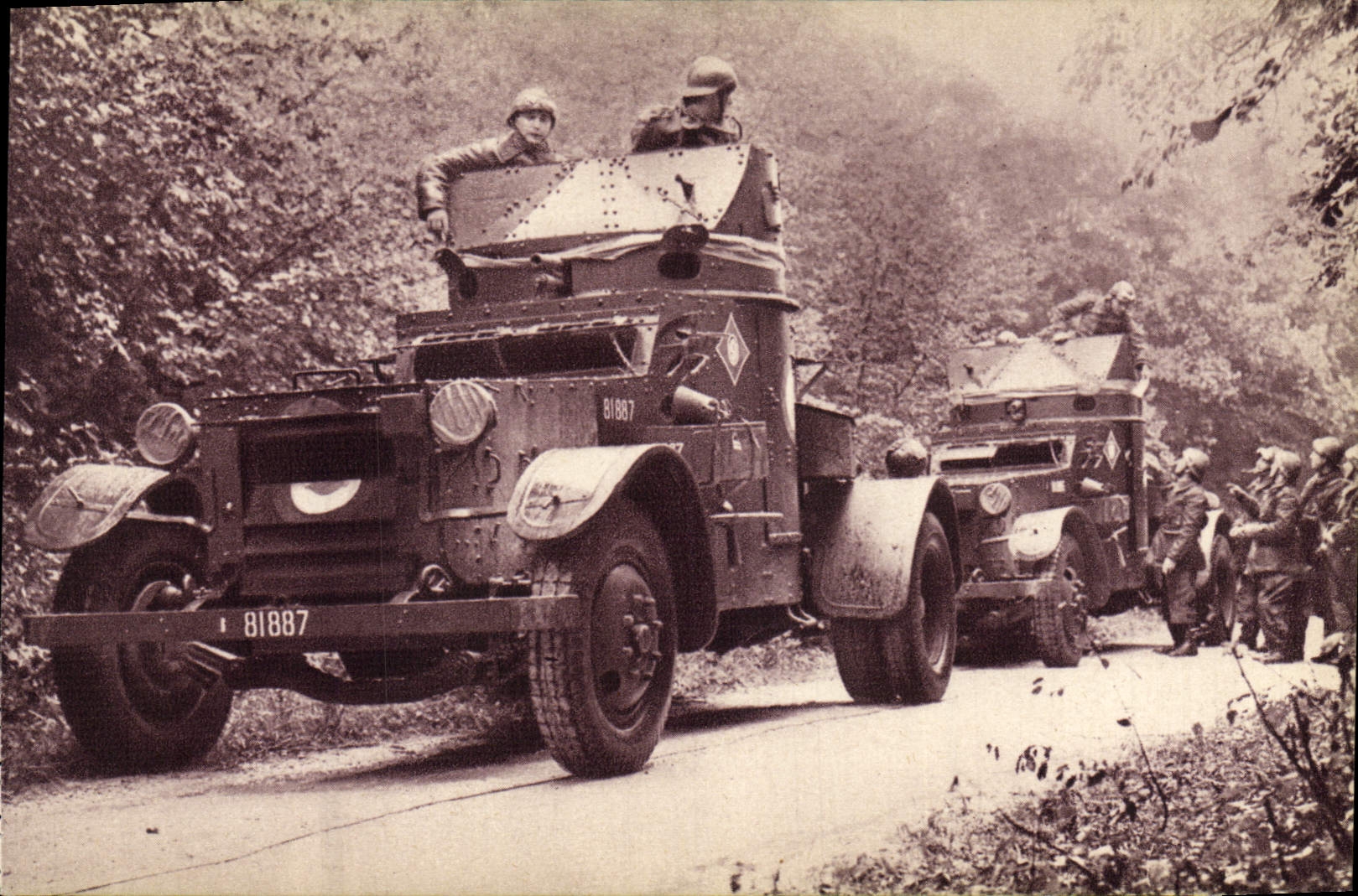 CPA Militaria Autos mitrailleuses de cavalerie