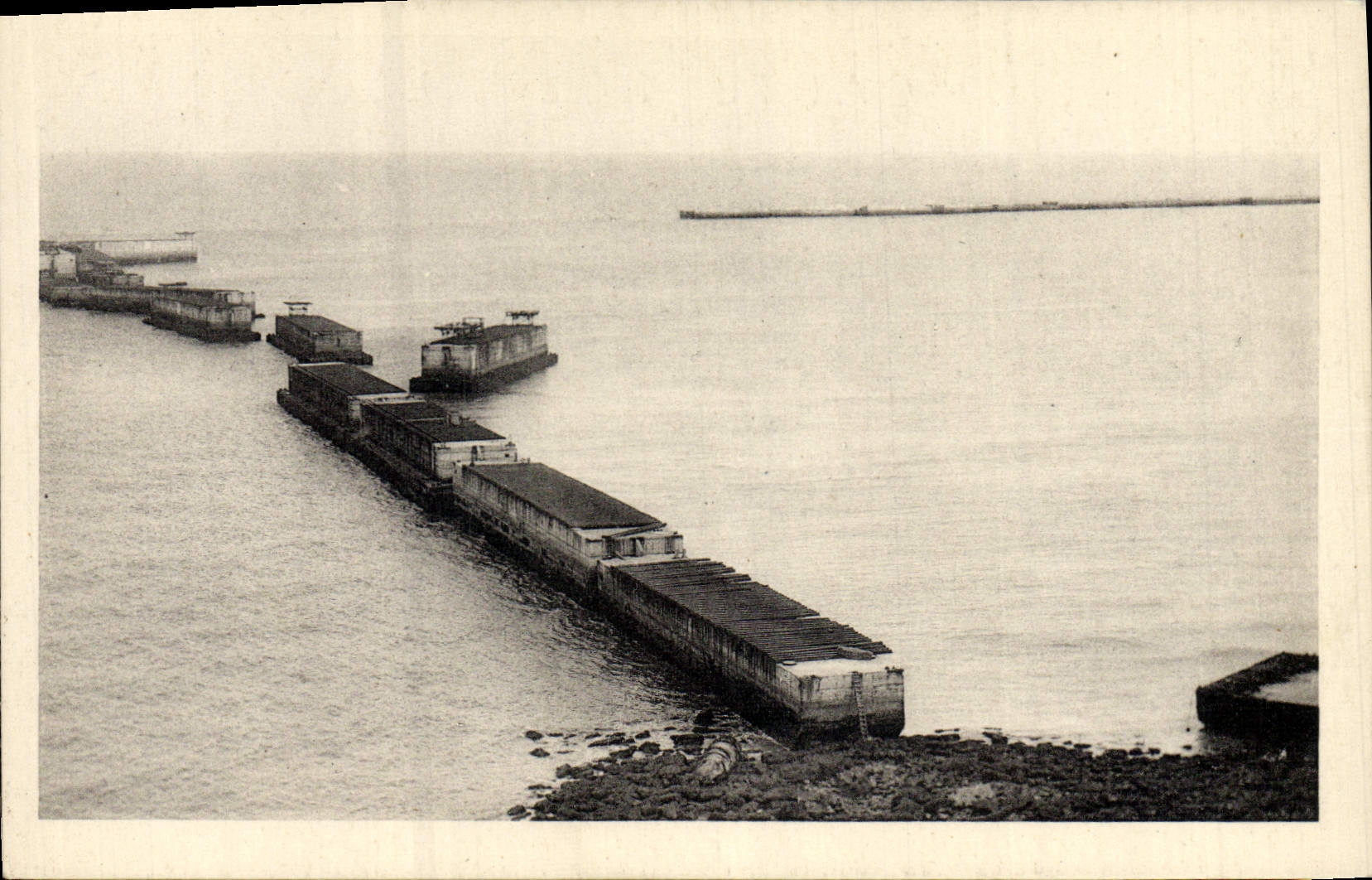 Brise-lames (Calvados) — Breakwater — Carte postale artificiel