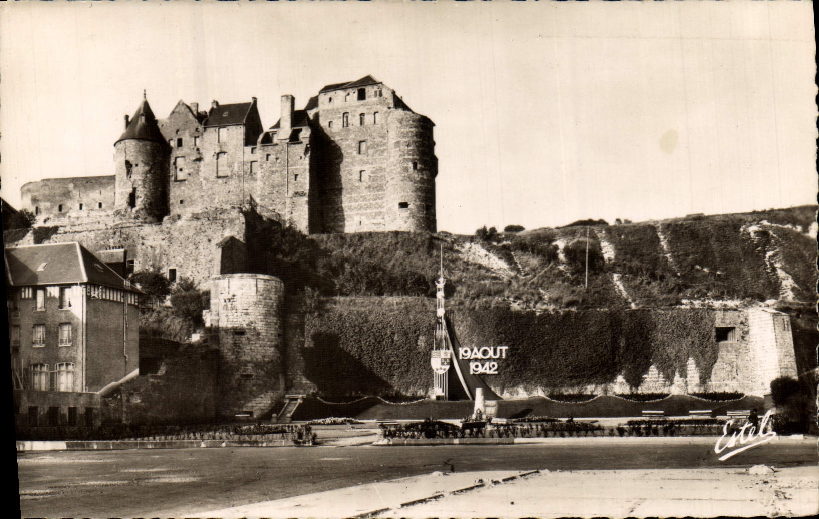 Château de Dieppe — Monument commémoratif du Débarquement du 19 Août 1942 — Éditions de Luxe 'Estel' n°5157