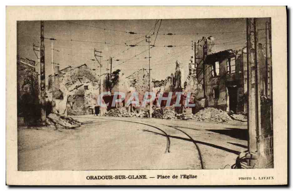 Oradour-sur-Glane — Place de l'Église — Photo L. Lavaux