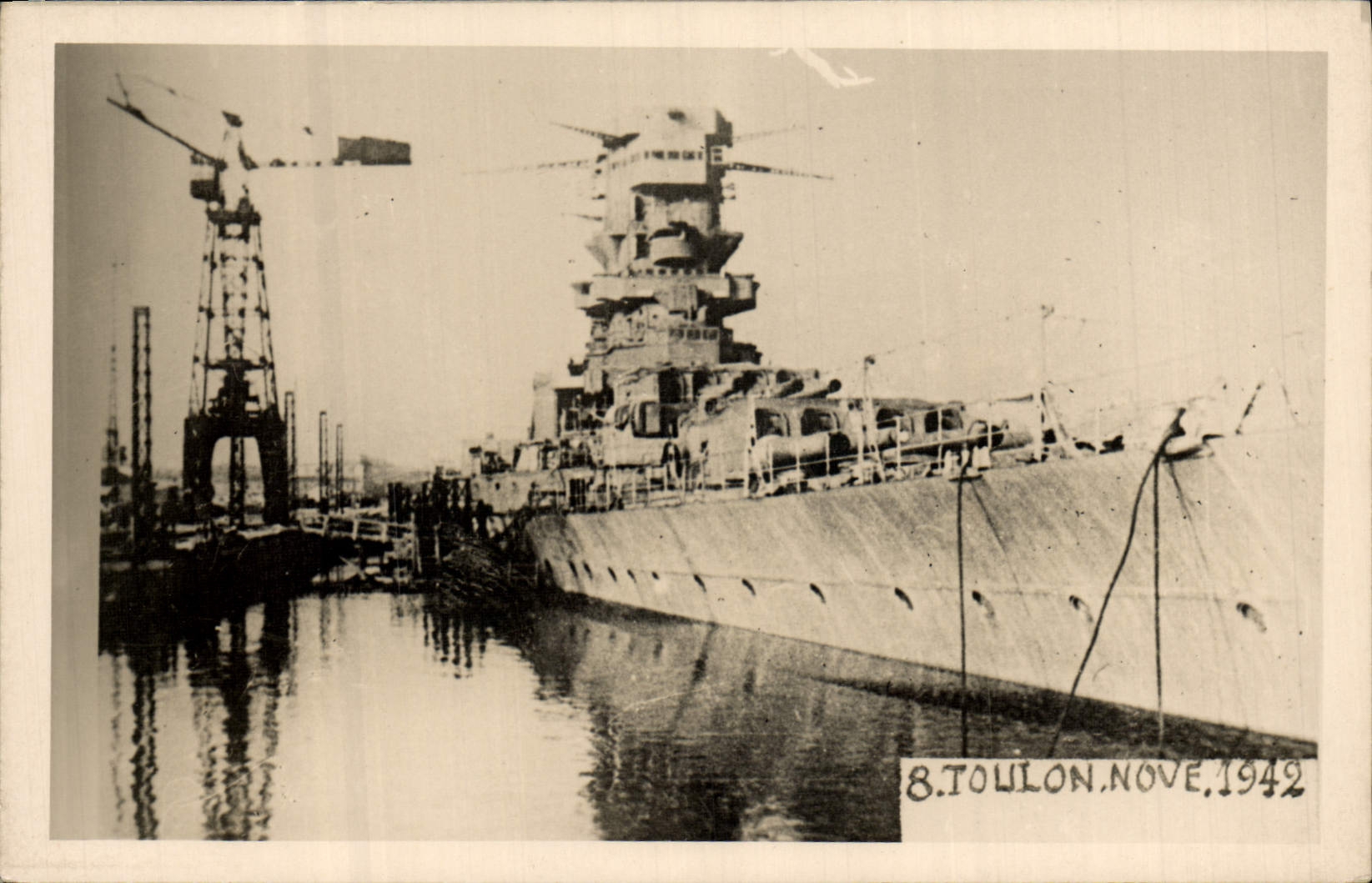 Bateau de guerre à Toulon — 8 novembre 1942 — Carte postale
