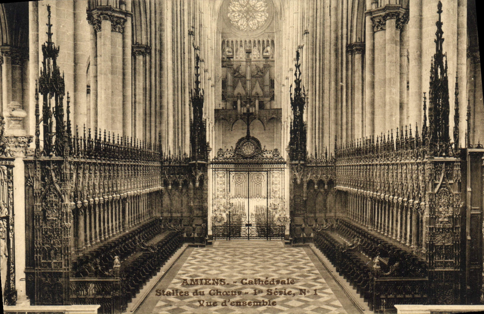 CPA Orgue Amiens Cathedrale Stalles du choeur Vue d'ensemble