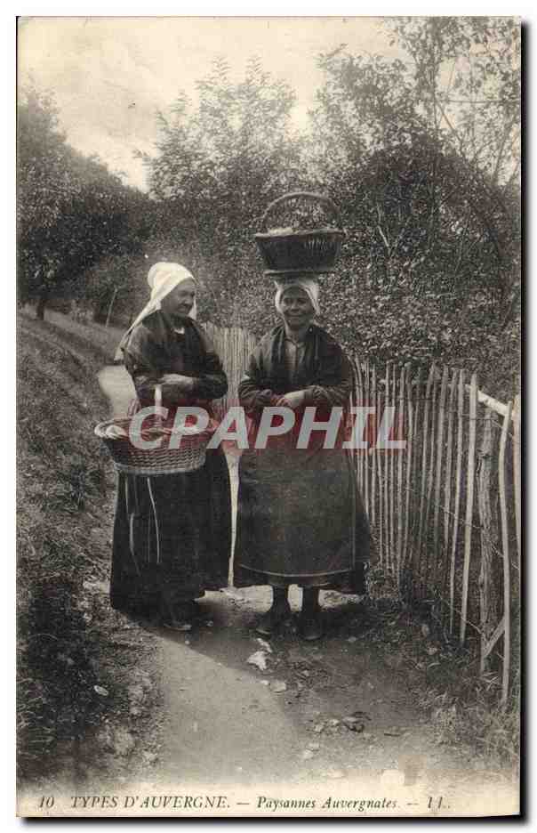 CPA Folklore Auvergne Paysannes Auvergnates 