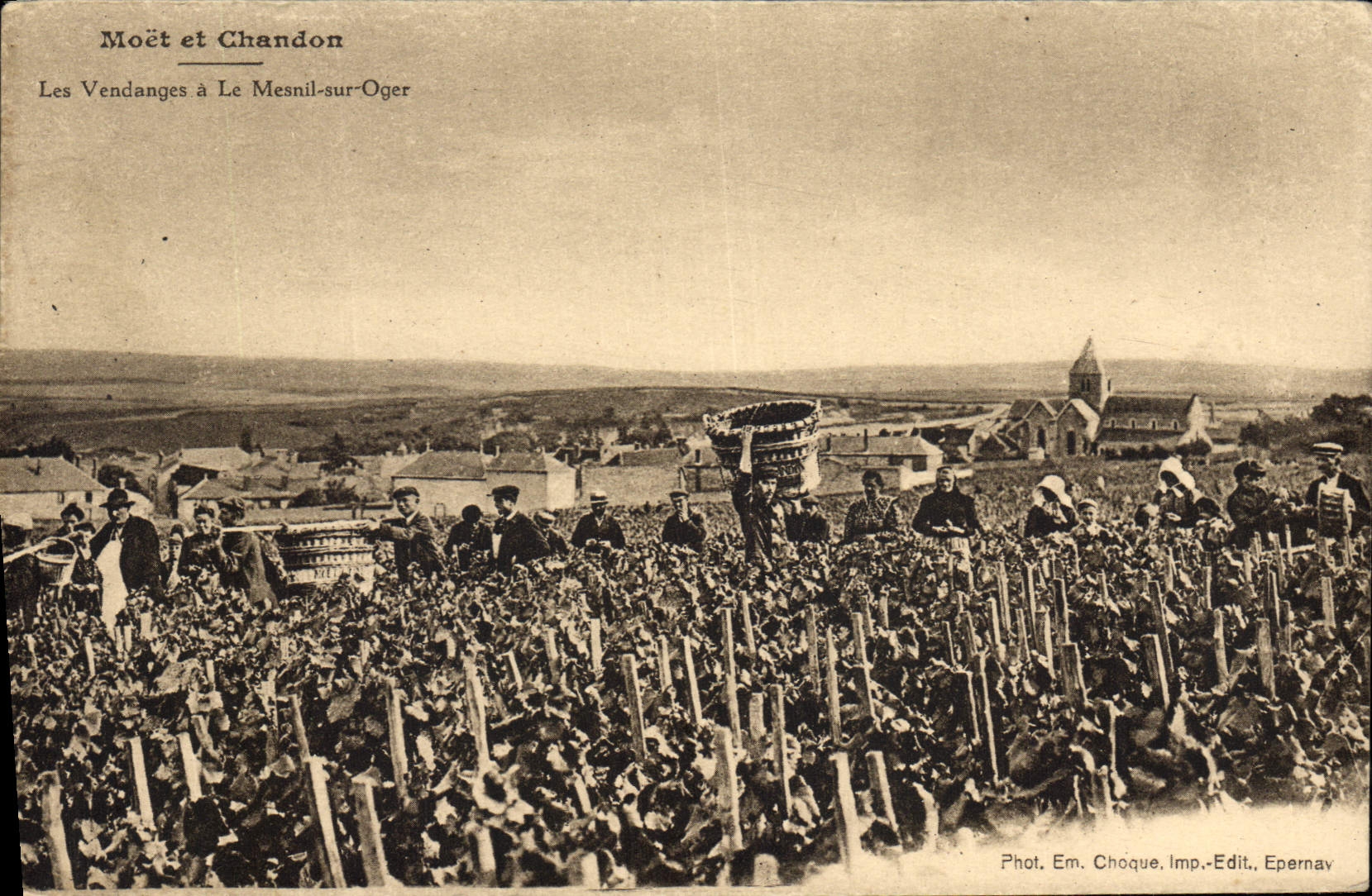 CPA Folklore Vin Vignoble Vendanges Champagne Moet et Chandon Les vendanges a le Mesnil sur Oger 