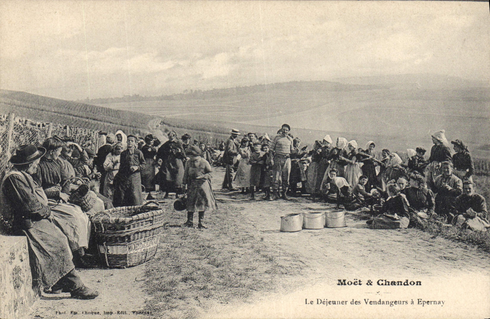 Le Déjeuner des Vendangeurs à Epernay — Moët & Chandon — Phot. Em. Choque, Imp. Edit. Epernay