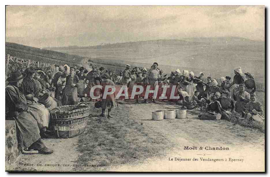 CPA Folklore Vin Vignoble Vendanges Champagne Le dejeuner des vendangeurs a Epernay 