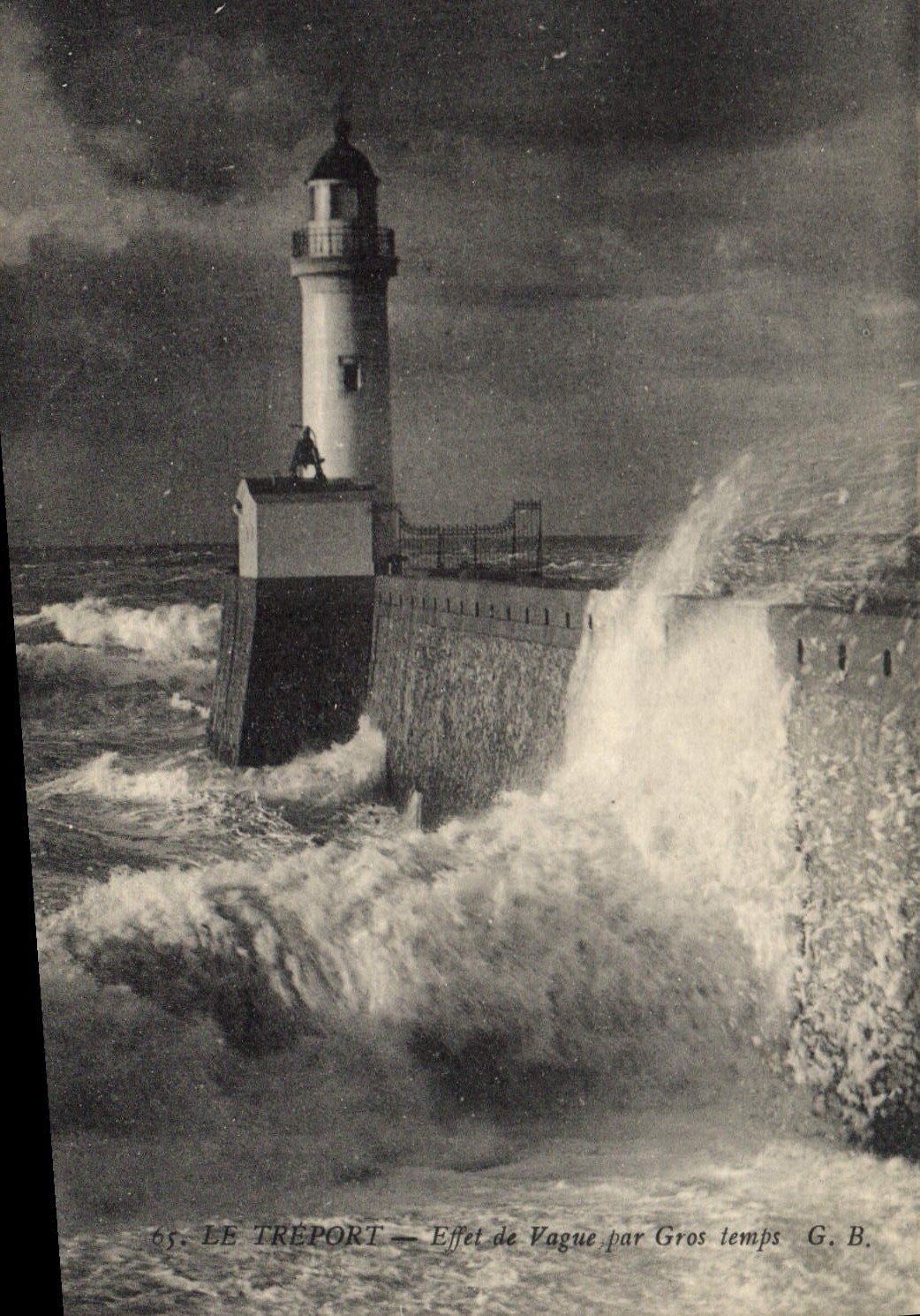 CPA Phare Le Treport Effet de vague par gros temps