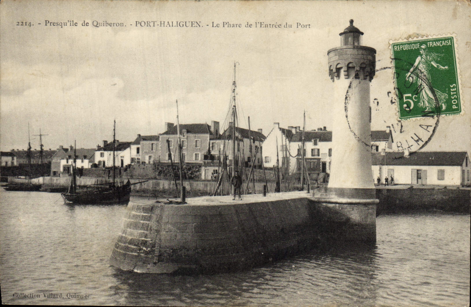 CPA Phare Presqu'ile de Quiberon Port Haliguen Le phare de l'entree du port Bateau