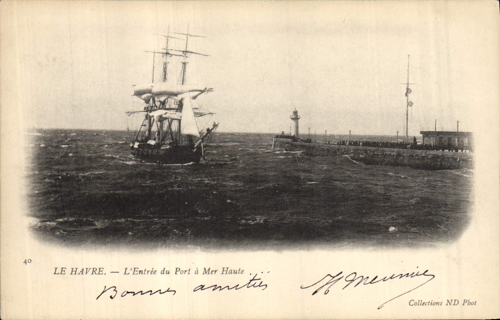 CPA Phare Le Havre L'entree du port a mer haute Bateau Voilier