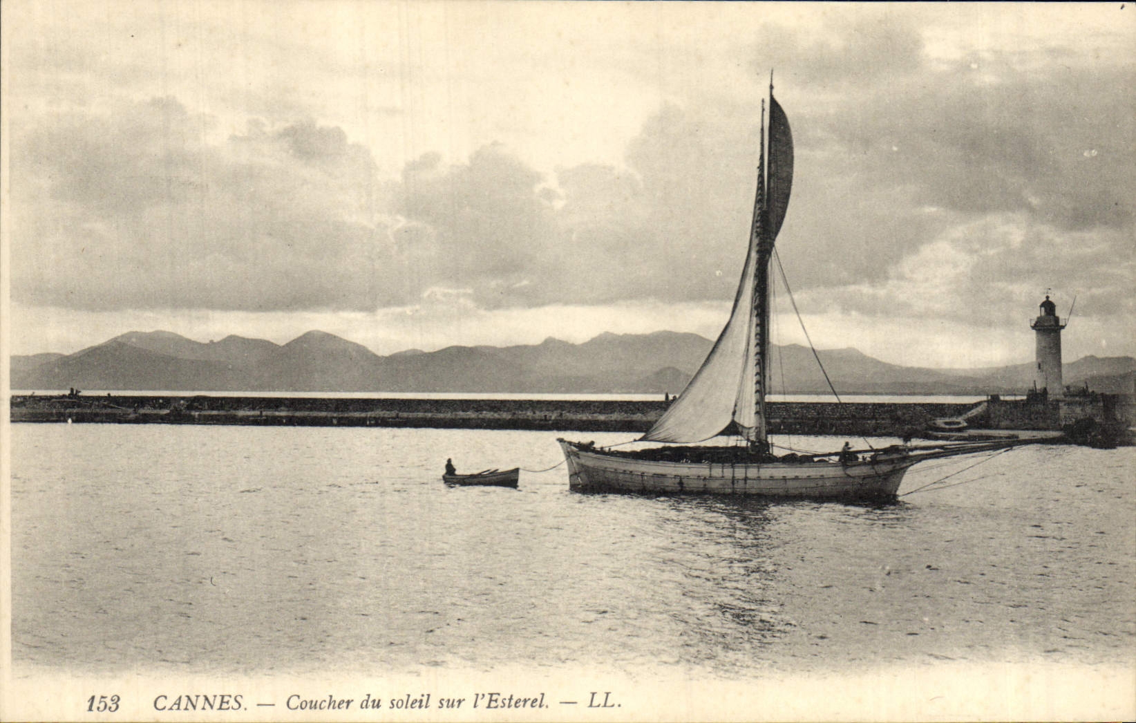 CPA Phare Cannes Coucher de soleil sur l'Esterel Bateau
