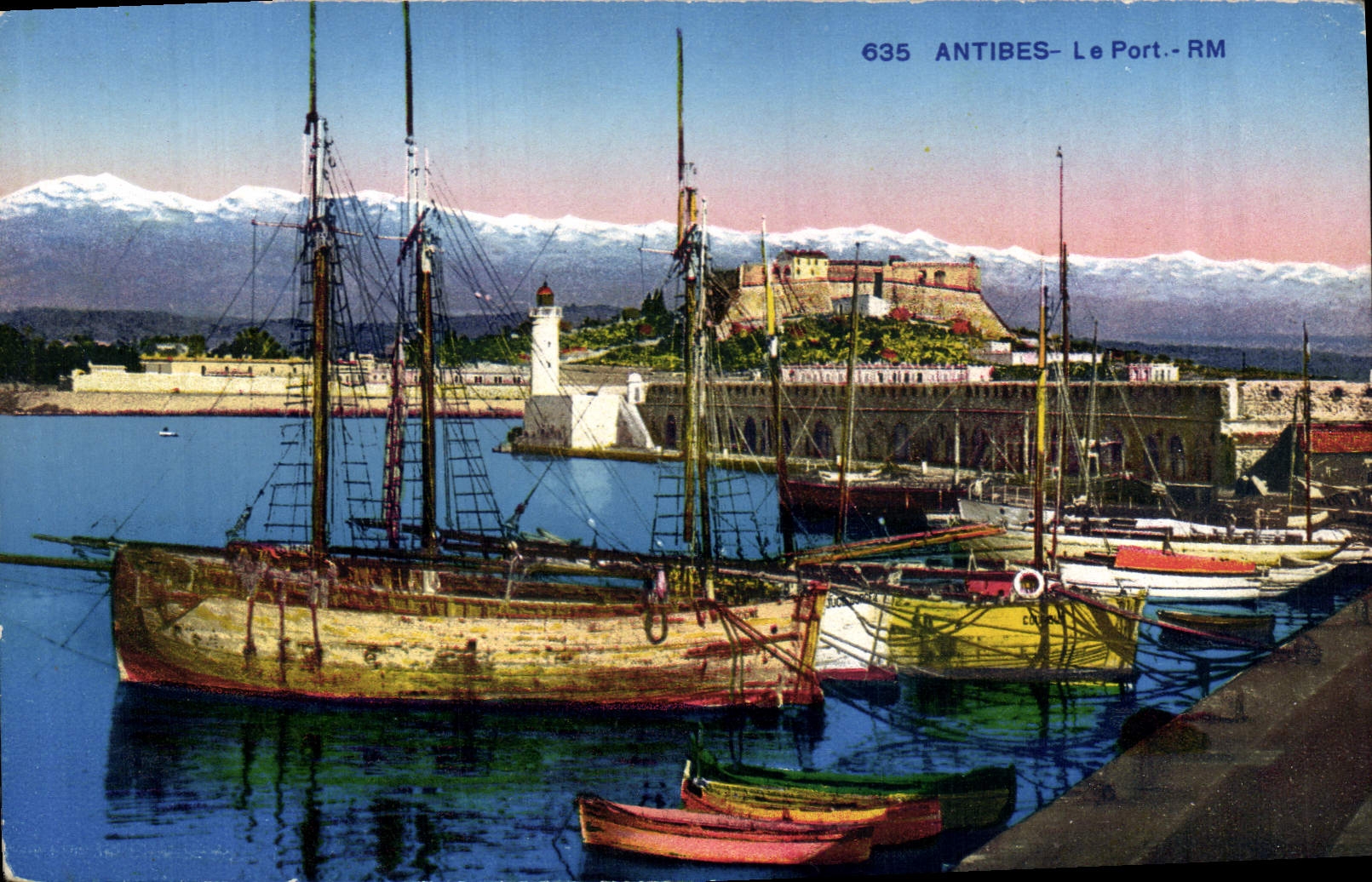 CPA Phare Antibes Le port Bateaux