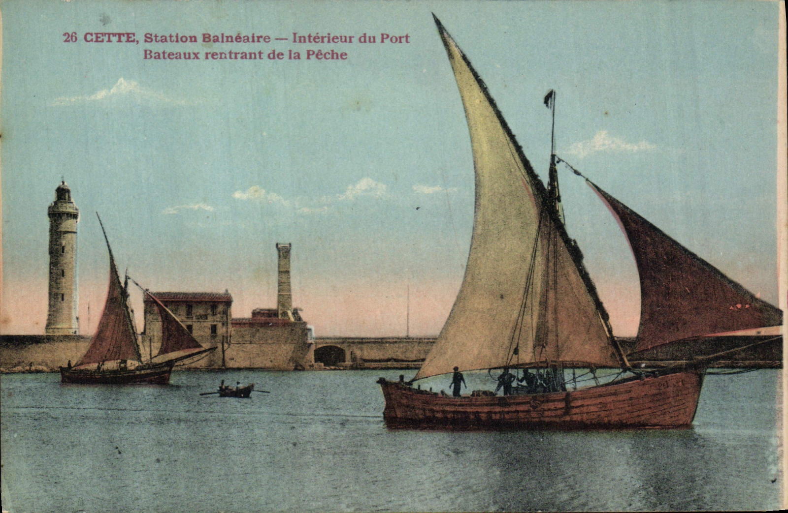 CPA Phare Cette Interieur d'un port Bateaux rentrant de la peche 