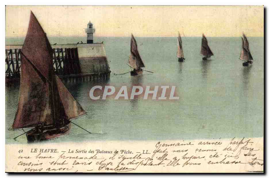 CPA Phare Le Havre La sortie des bateaux de peche